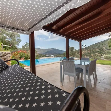 Splendid Villa Surrounded By Nature Near Milas-Bodrum Airport ヴィラ Gulluk