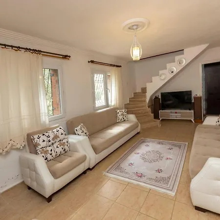 Splendid Villa Surrounded By Nature Near Milas-Bodrum Airport ヴィラ *